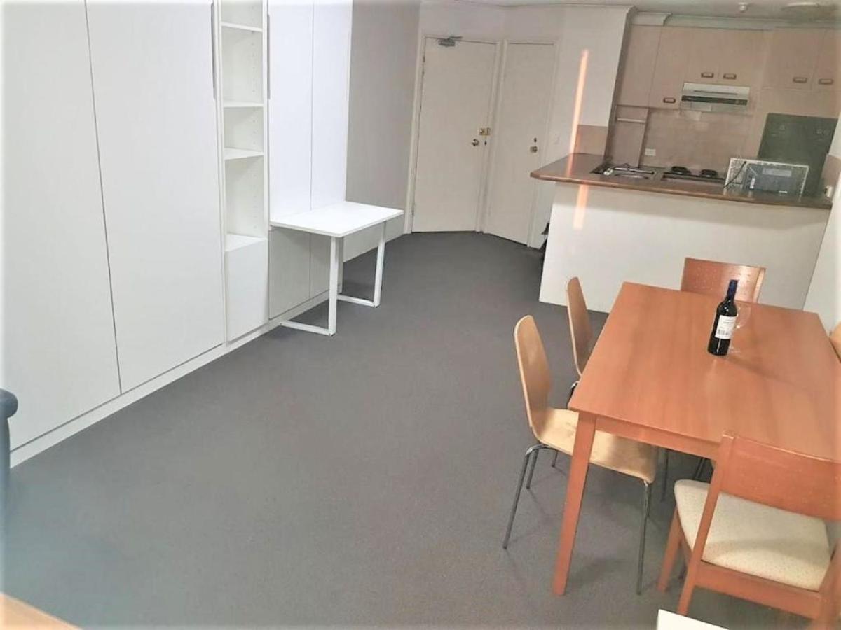 Accommodation Sydney - Kent Street Sydney Cbd Top Floor 2 Bedroom Apartment With Balcony Экстерьер фото